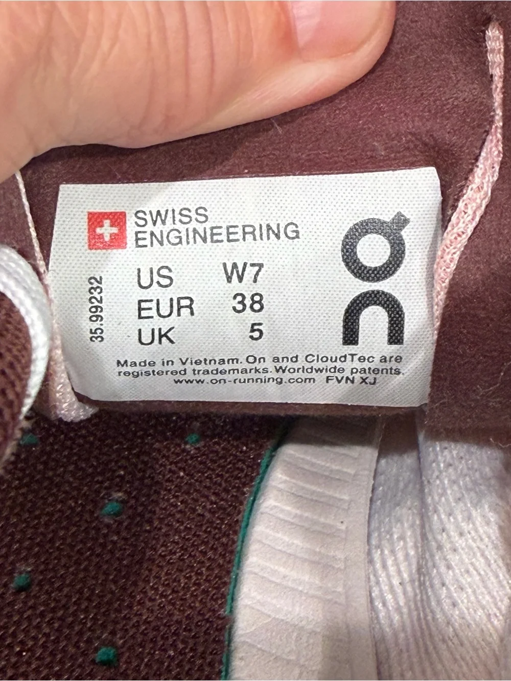On Cloud Running Shoes in Red-White Gradient ladies 7